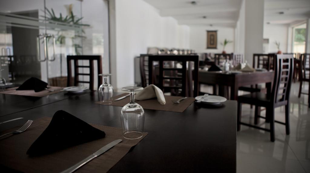 Lavendish Okrin Hotel Kataragama Esterno foto