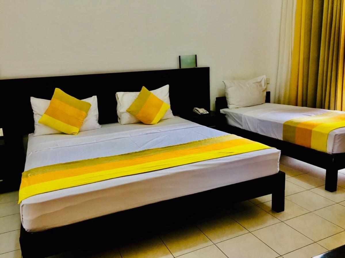Lavendish Okrin Hotel Kataragama Esterno foto
